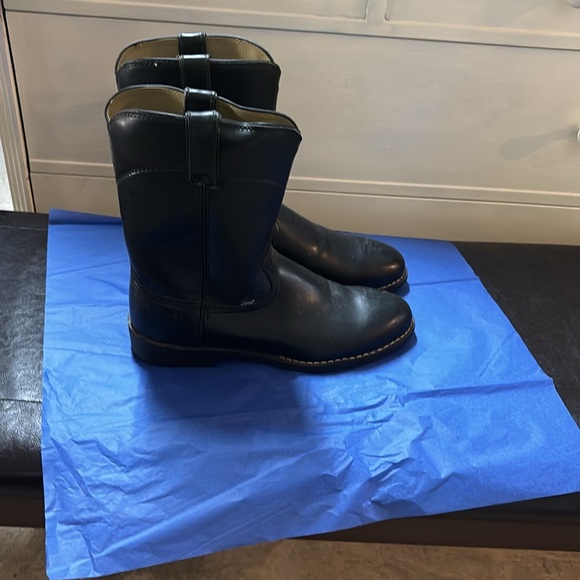 Boots - Picture 2 of 5